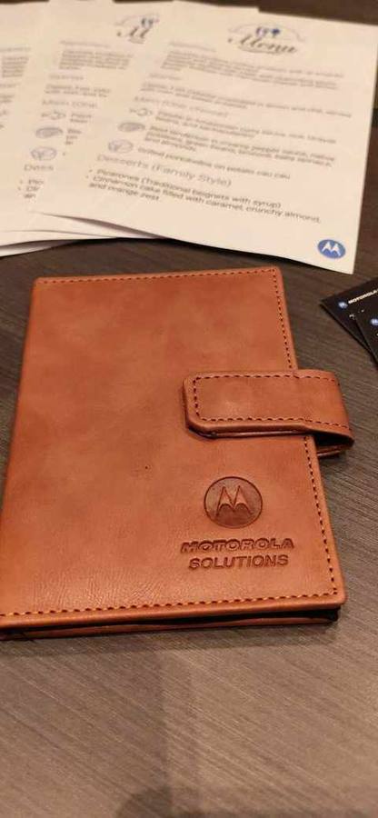 Billetera cuero grabada Motorola Solutions