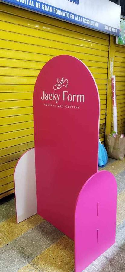 Tótem display Jacky Form
